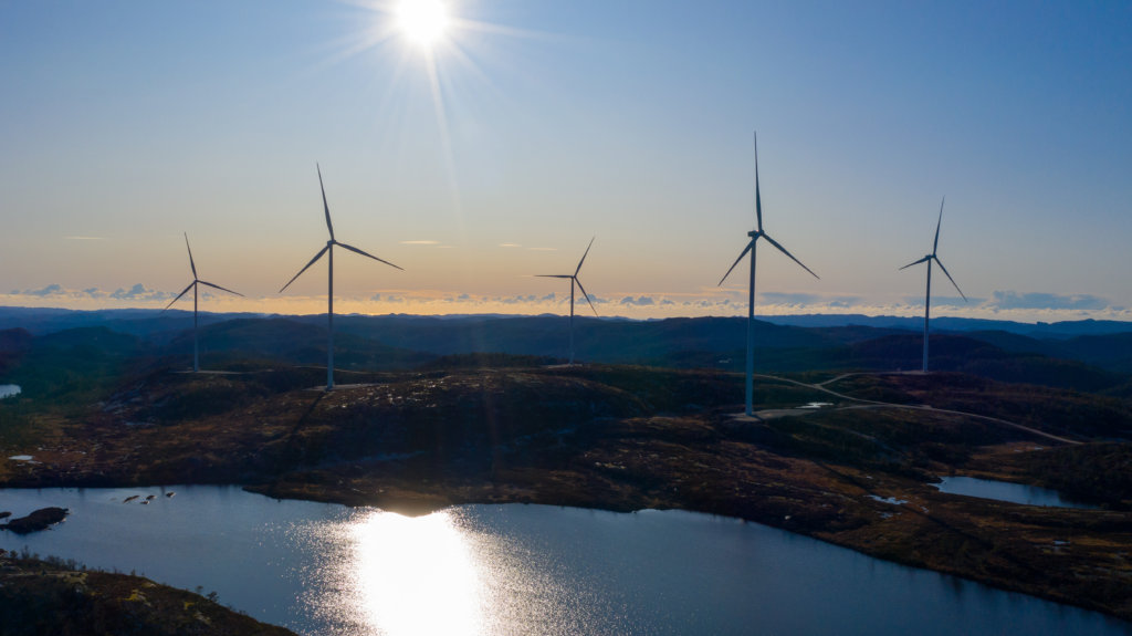 Seks turbiner i Tonstad Vindpark har nå begynt å produsere elekstrisitet.